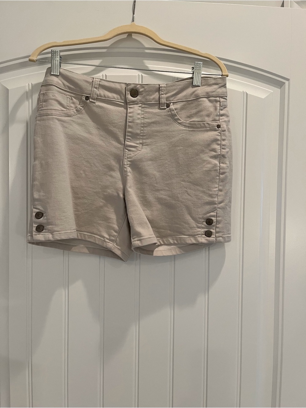 d. jeans Cream Mid-Rise Jean Shorts with Side Button Detail